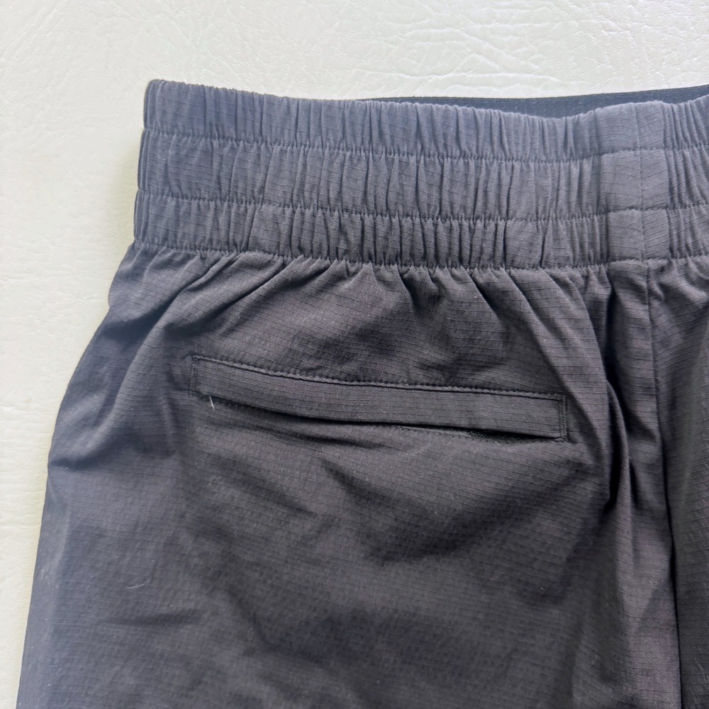 Athleta Trekkie Shorts Black Ripstop Hiking Travel Zip Pockets 291730 Size 4 - Picture 15 of 16